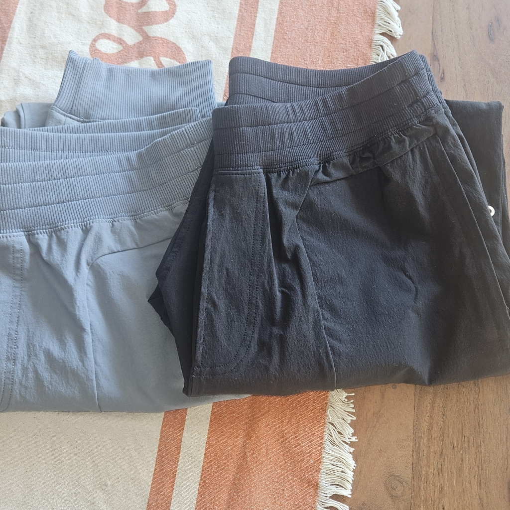 Alo Yoga Dual-Tone Joggers In Black And Gray